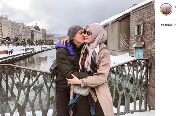 Irwansyah dan Zaskia Sungkar. (Instagram/@zaskiasungkar15)