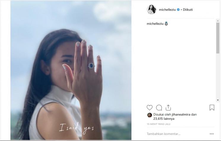 Michelle Ziudith pamer cincin. (Instagram/@michelleziu)