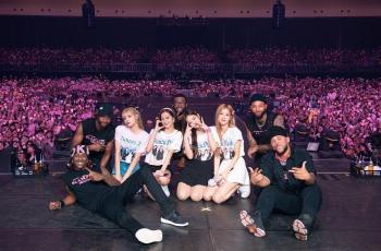 Duh, BLACKPINK Konser di Jakarta, Jennie Tak Sengaja Tendang Wajah Jisoo