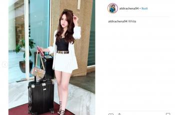 5 Gaya Aldira Chena saat Liburan, Elegan dan Seksi