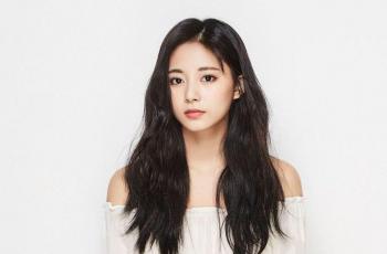 Cantik Kebangetan! Staf Bandara Melongo Lihat Tzuyu TWICE