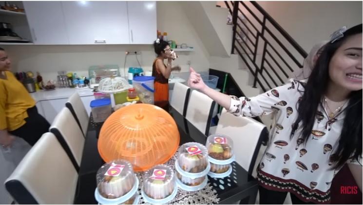 Sudut rumah Ayu Ting Ting. (YouTube/Ricis Official)