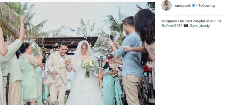 Pernikahan Randy Pangalila dan Chelsey Frank. (Instagram/@randpunk)