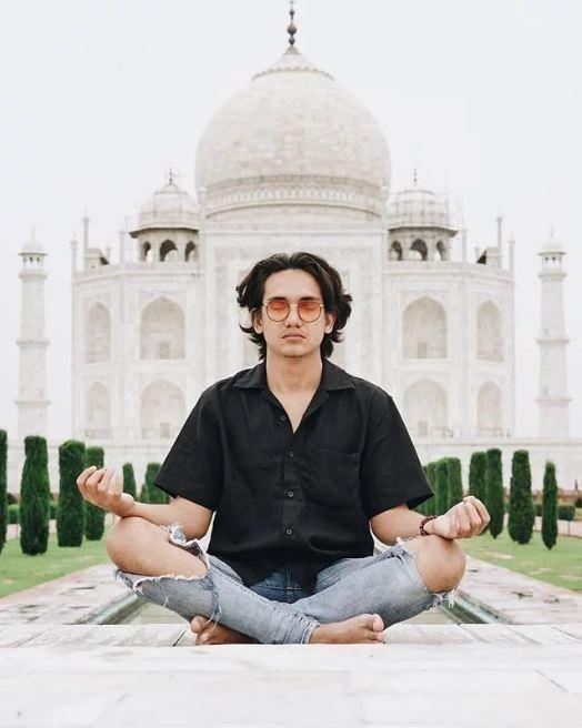 Adipati Dolken. [Instagram/@adipatidolk]
