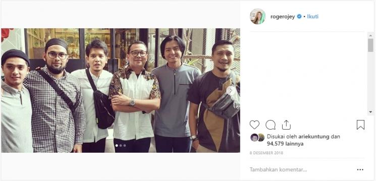 Roger Danuarta mengenakan baju koko. (Instagram/@rogerojey)