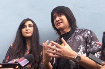 Pangku Tunangan sambil Main Piano, Tangan Kevin Aprilio Bikin Gagal Fokus!