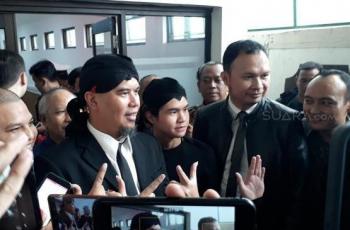 LIVE: Tiba di Rumah, Ahmad Dhani Disambut Meriah