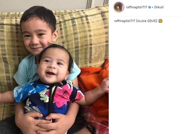 Rafathar momong Ansara. (Instagram/@raffinagita1717)