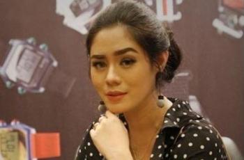 Ayu Ting Ting dan Sederet Artis Melayat ke Rumah Duka Saphira Indah