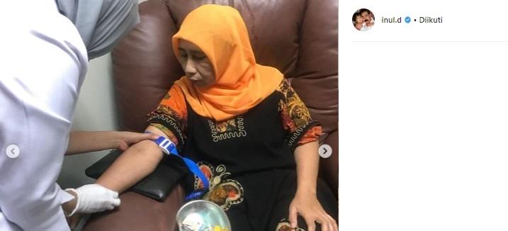 Ibu Inul Daratista, Rufia. (Instagram/@inul.d)