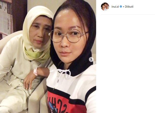 Ibu Inul Daratista, Rufia. (Instagram/@inul.d)