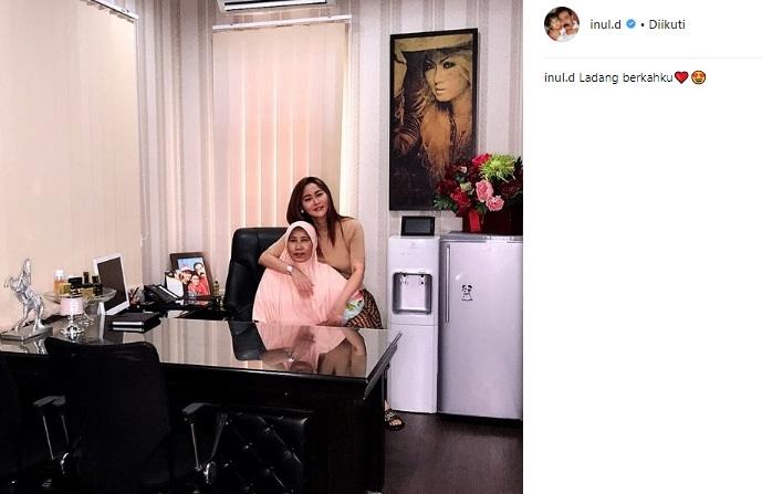 Ibu Inul Daratista, Rufia. (Instagram/@inul.d)