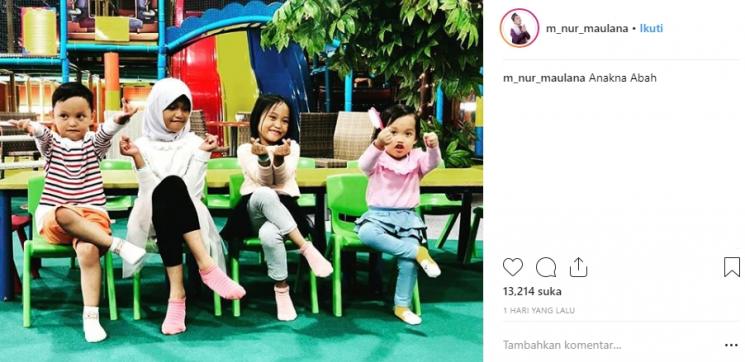 Anak-anak Ustaz Maulana usai ditinggal sang ibu (Instagram/@m_nur_maulana)