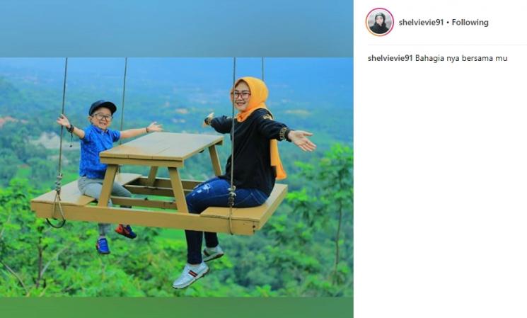 Daus Mini dan Shelvie Hana Wijaya. (Instagram/@shelvievie91)