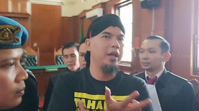 Ahmad Dhani jalani sidang ujaran idiot di PN Surabaya, Kamis (7/2/2019). [Suara.com/Achmad Ali]