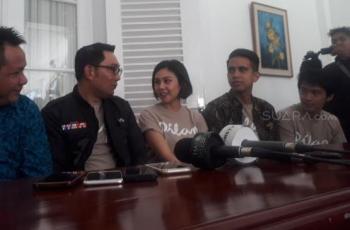 Begini Serunya Pemain Dilan 1991 Kunjungi Rumah Dinas Ridwan Kamil