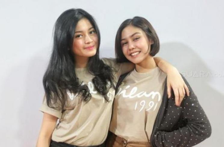 Pemain film Dilan 1991 berpose saat berkunjung ke kantor Redaksi Suara.com, Jakarta, Kamis (7/2). Dilan 1991' dijadwalkan tayang 28 Februari 2019. [Suara.com/Muhaimin A Untung]
