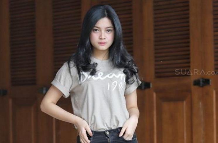 Pemain film Dilan 1991 berpose saat berkunjung ke kantor Redaksi Suara.com, Jakarta, Kamis (7/2). Dilan 1991' dijadwalkan tayang 28 Februari 2019. [Suara.com/Muhaimin A Untung]