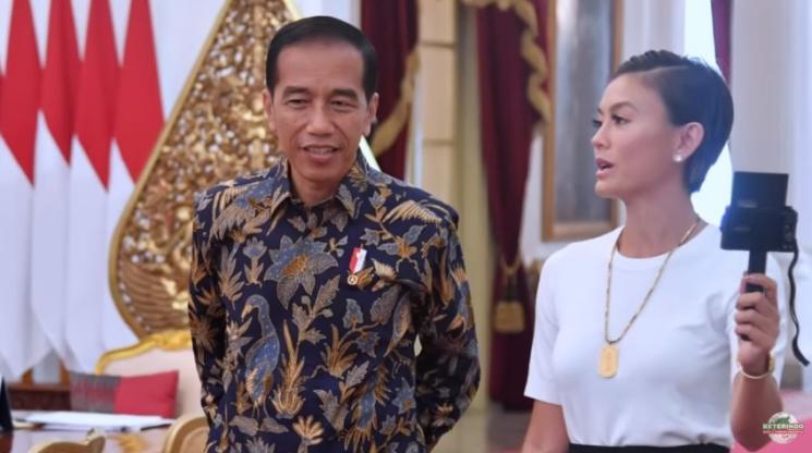 Presiden Jokowi dan Agnez Mo. (YouTube)