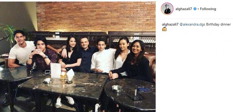 Al Ghazali bersama keluarga Alyssa Daguise. (Instagram/@alghazali7)