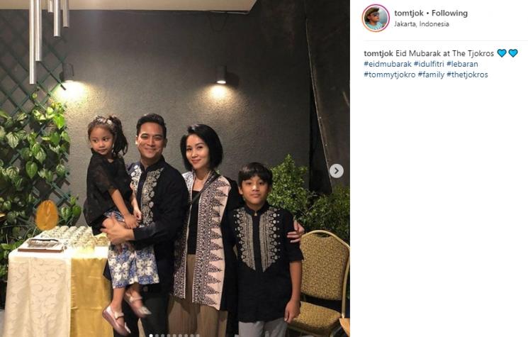 Tommy Tjokro dan keluarga. (Instagram/@tomtjok)
