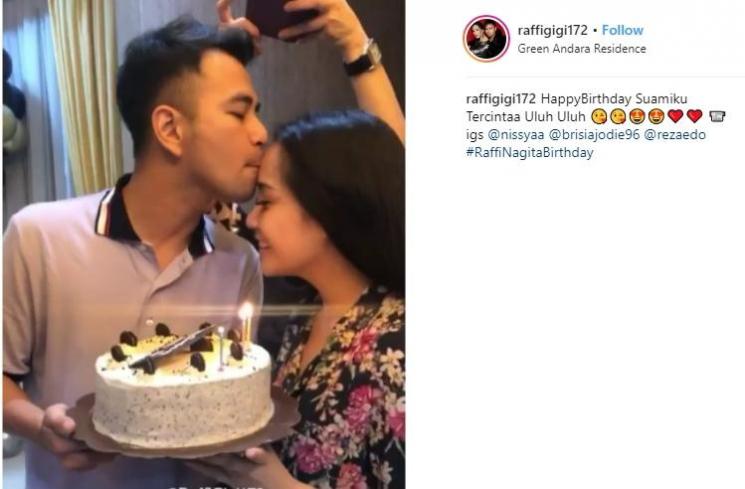 Momen ulang tahun Raffi Ahmad dan Nagita Slavina. (Instagram/@raffigigi172)