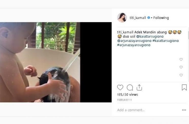 Keluarga Christian-Titi berlibur di Bali - (Instagram/@titi_kamall)