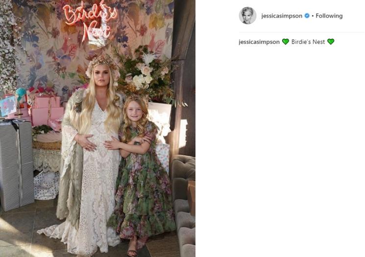 Baby shower Jessica Simpson. (Instagram/@jessicasimpson)