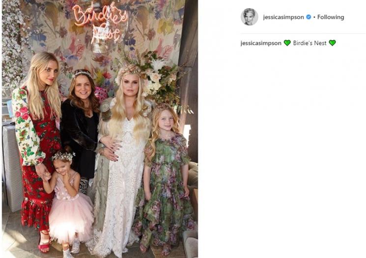 Baby shower Jessica Simpson. (Instagram/@jessicasimpson)