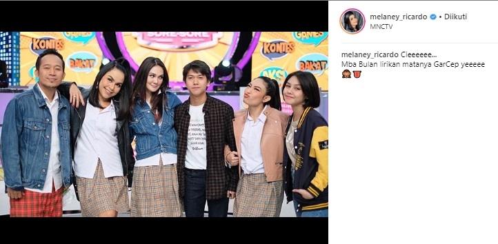 Luna Maya curi-curi pandang ke Iqbaal Ramadhan. (Instagram/@melaney_ricardo)