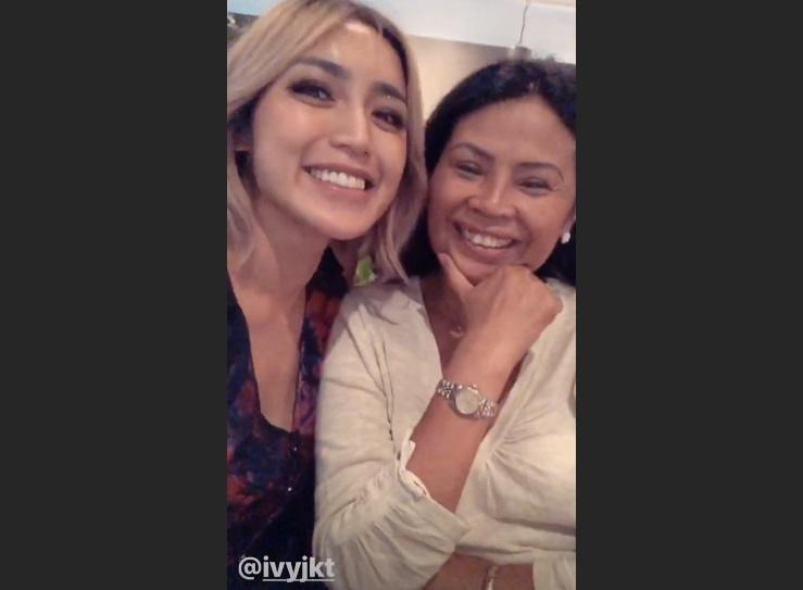 Momen akrab Jessica Iskandar dan Ibu Richard Kyle. (Instagram/@inijedar)