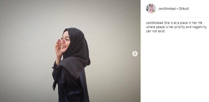 Putri Limbad, Cecillia Gina berhijab. (Instagram/@cecillimbad)