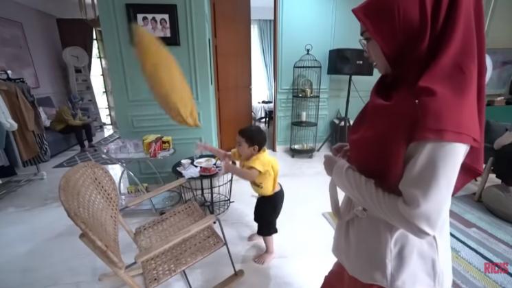 Rafathar dan Ria Ricis. (YouTube)