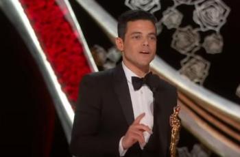 5 Gaya Liburan Rami Malek, Kerennya Nggak Ketulungan