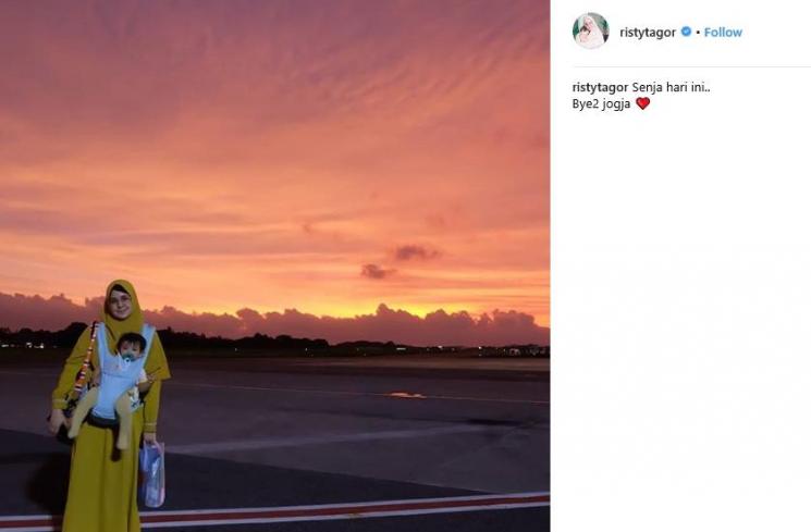 Risty Tagor dan Baby Cyila (Instagram/@ristytagor)