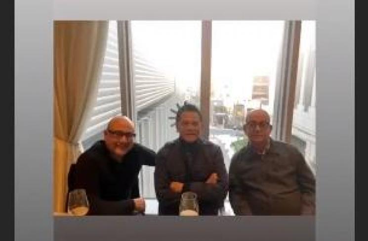 Irwan Mussry nampak sedang berkumpul dengan rekan-rekannya (Instagram @maiaestiantyreal)