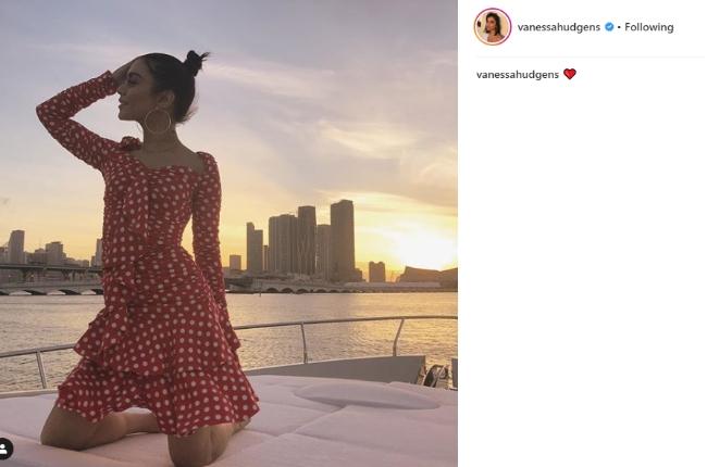 Style rambut hair bun Vanessa Hudgens. (Instagram/@vanessahudgens)