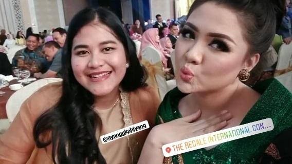 Kahiyang Ayu dan Vicky Shu. (Instagram/@vickyshu)
