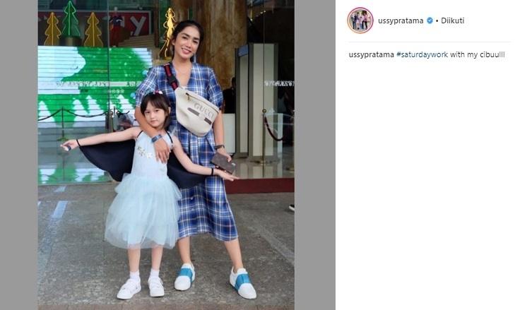 Shakeela Eleanor Ameera dan Ussy Sulistiawaty. (Instagram/@ussypratama)