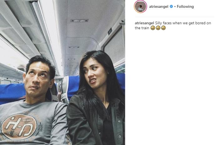 Atries Angel dan Chef Juna kompak berpose konyol. (Instagram/@atriesangel)