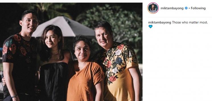 Kenangan Mikha Tambayong dan ibunda. (Instagram/@miktambayong)