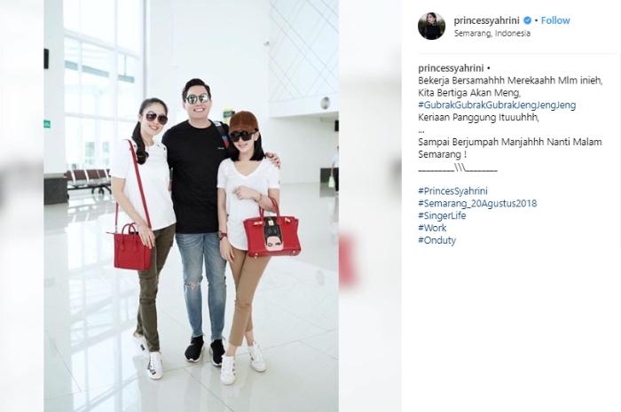 Syahrini dan Sandra Dewi pakai outfit senada, modis siapa nih? (Instagram/@princessyahrini)
