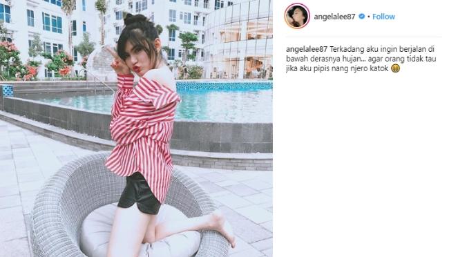 Angela Lee dengan kemeja dan hotpants.(Instagram/@angelalee87)