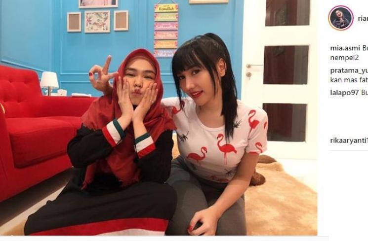 Ria Ricis dan Lucinta Luna. (Instagram/@riaricis1795)