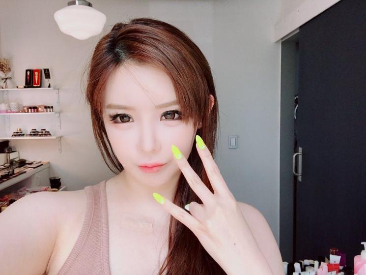 Park Bom keluarkan album baru. (Instagram/@newharoobompark)