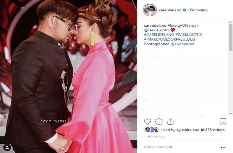 Zaskia Gotik dan Caren Delano (Instagram @carendelano)
