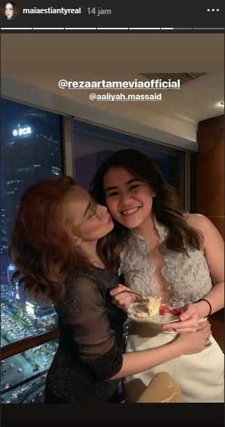 Potret kehangatan keluarga Dul Jaelani dan Aaliyah Massaid bertemu. (Instagram/@maiaestiantyreal)