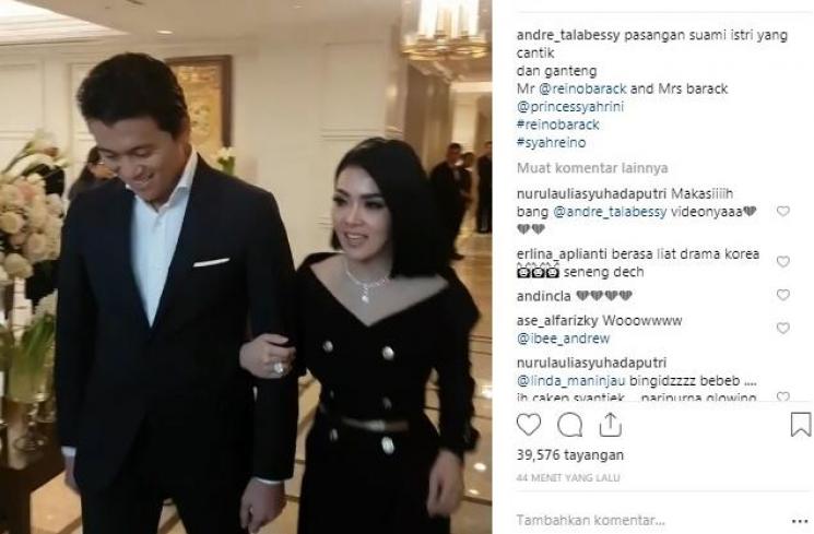 Syahrini dan Reino Barack tiba di lokasi jumpa pers. [Instagram]