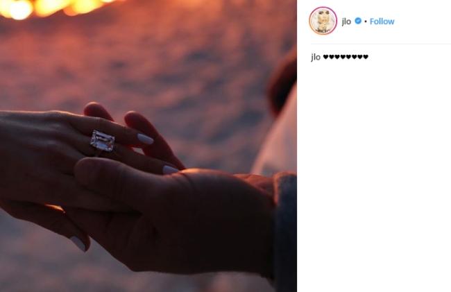 Jennifer Lopez unggah cincin di jemarinya. (Instagram/@jlo)