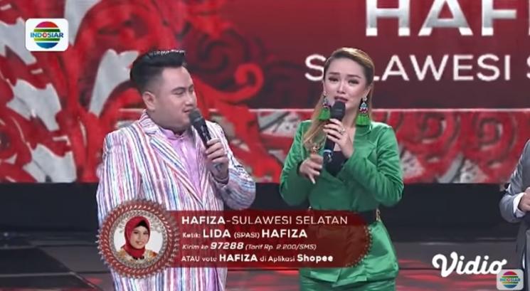 Nassar melamar Zaskia Gotik di atas panggung LIDA 2019. (YouTube)